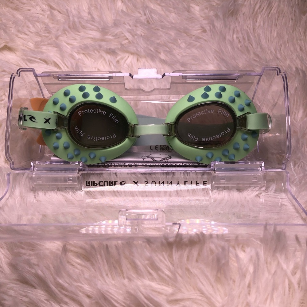 Rip Curl NWT Mint Green Kids Swim Goggles with Turtle Surfing Charm